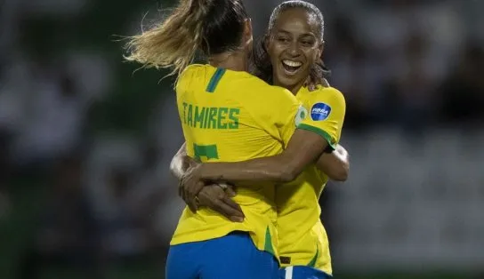 Após cortes, Adriana brilha na Copa América e é eleita melhor em campo na goleada contra a Argentina