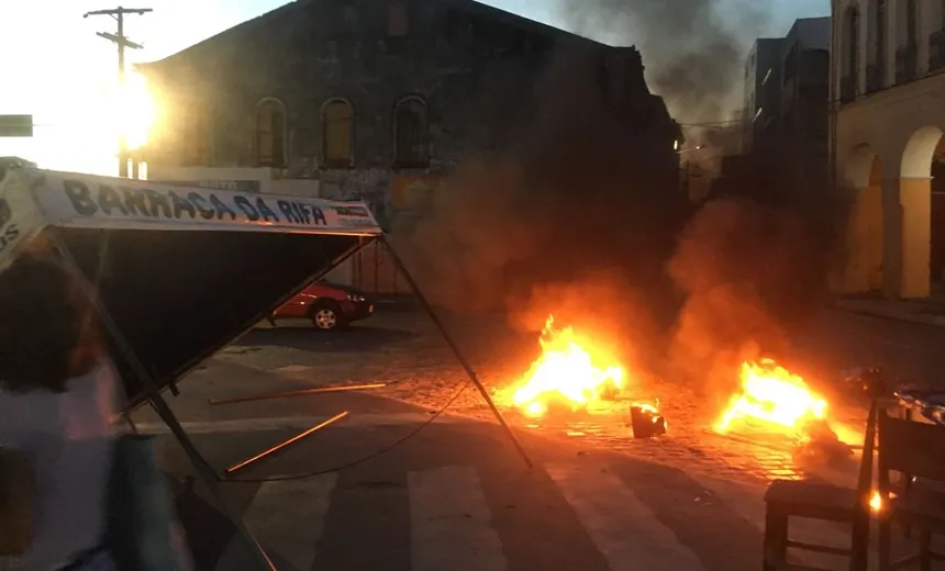 QUEBRANDO TUDO: Após enterro de traficante, manifestantes “tocam o terror” em Nazaré