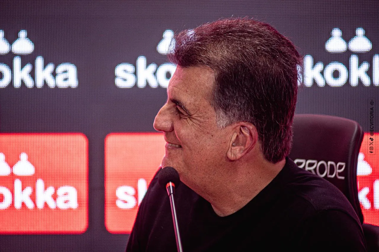 Vitória anuncia novo diretor de futebol; conheça Sérgio Papellin