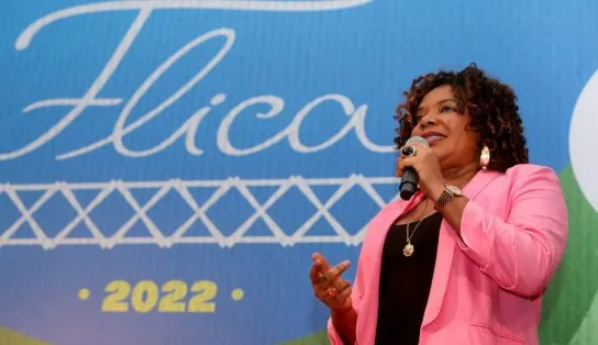 Flica encerra 10ª edição com valorização da diversidade e homenagem a Margareth Menezes