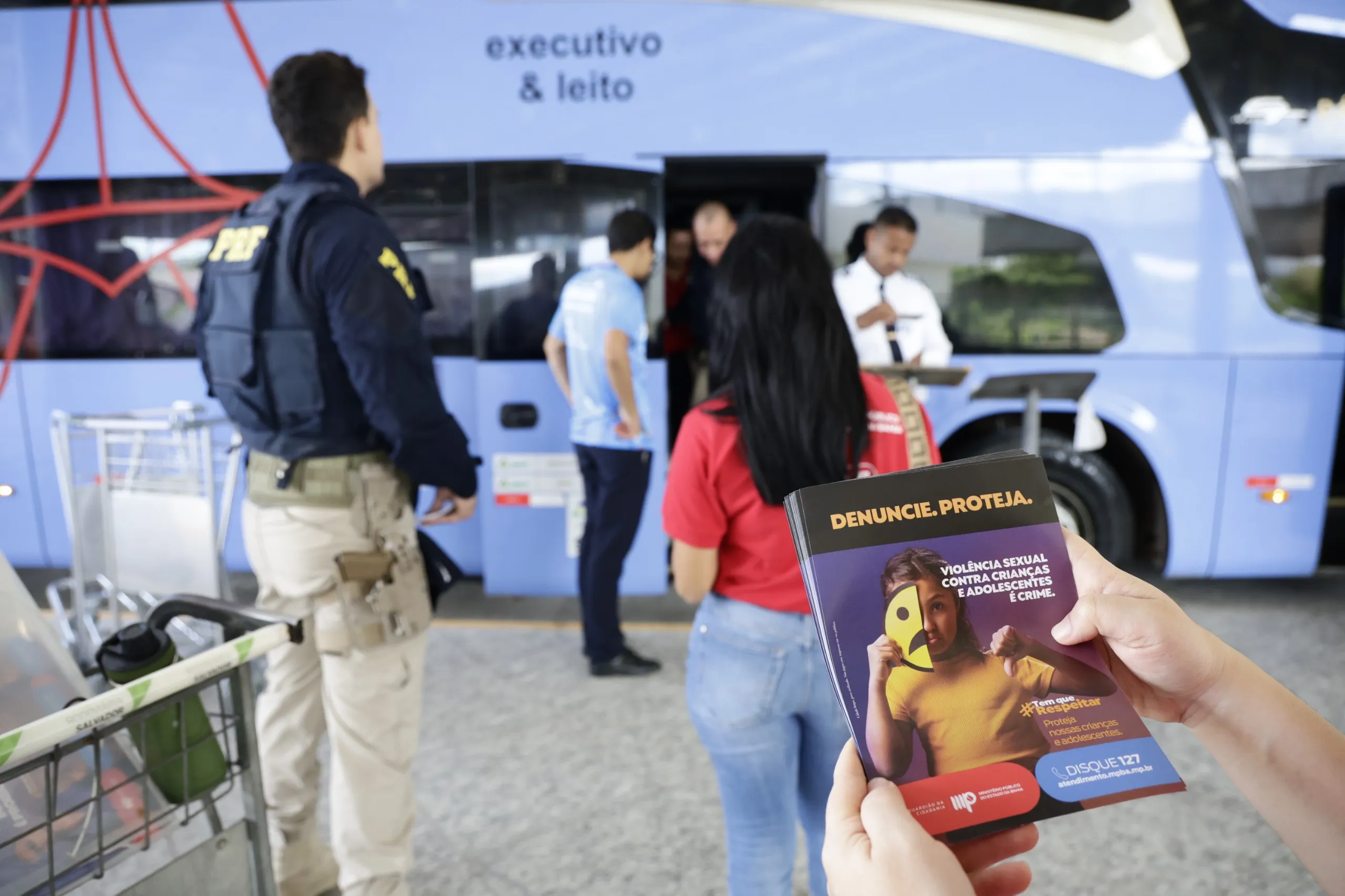 Carnaval 2026: MPBA leva campanha de combate à exploração sexual infantojuvenil na Rodoviária e hotéis de Salvador