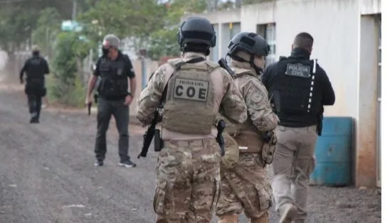 Criminosos envolvidos em ataques a bancos são alvos de operação da Polícia Civil na Bahia nesta quinta-feira