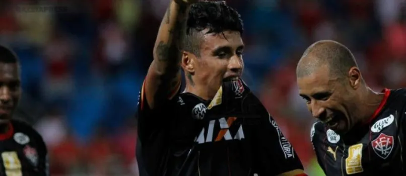 SOLTA O LEÃO: Atacante Vander diz que não teme jogos fora de casa
