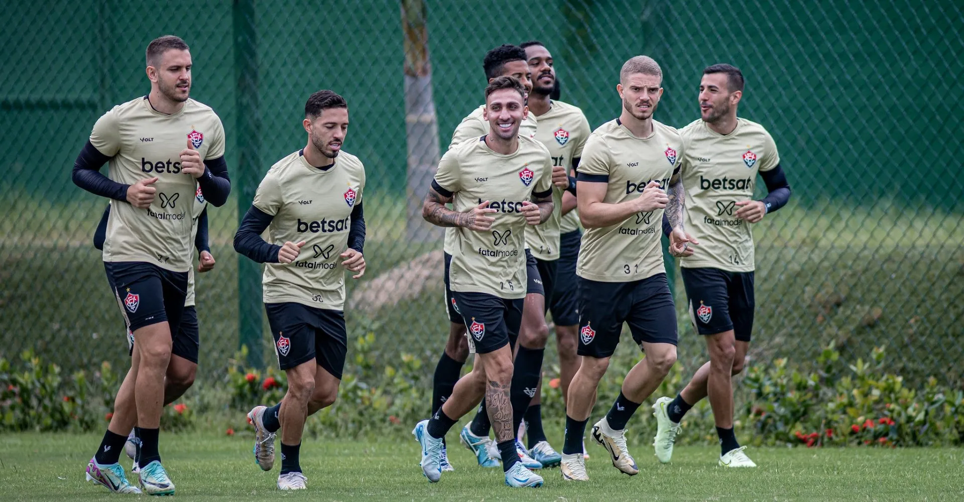 Carpini comanda mais um treino do Vitória visando o Corinthians pelo Brasileirão