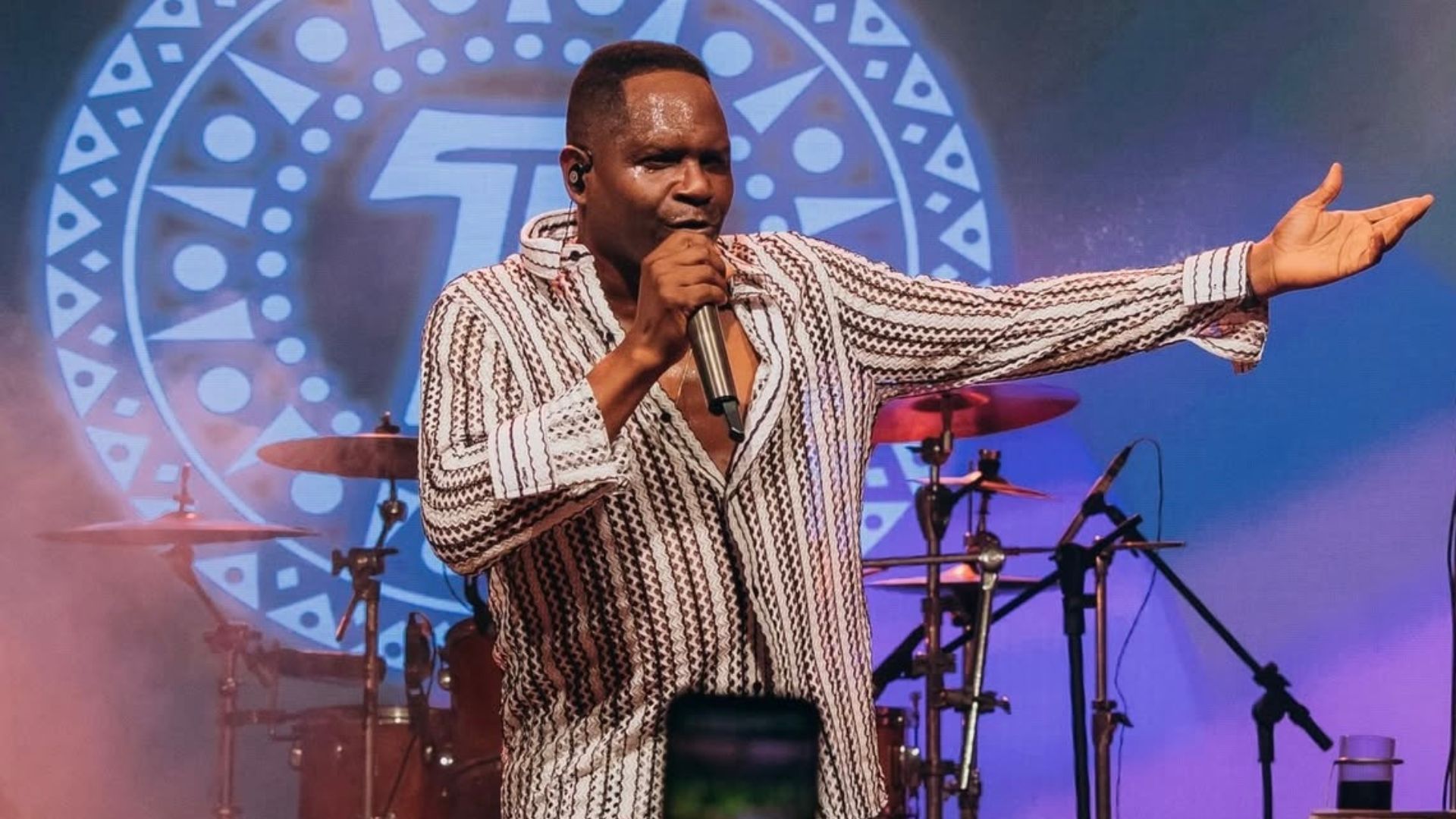 Tatau comanda o Bloco Frenesi no Carnaval 2026 | Foto: Lucas Leawry