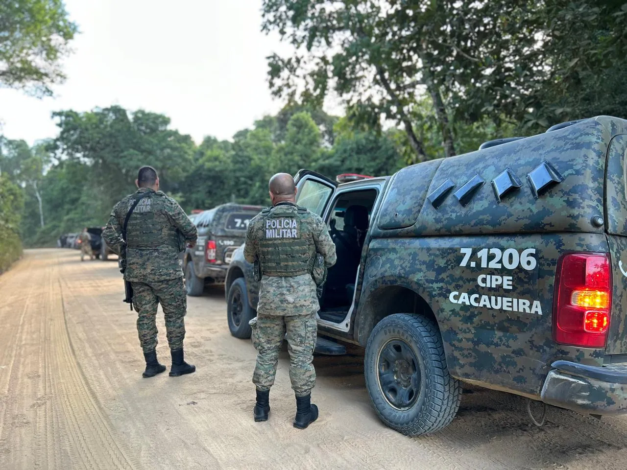 Após ataque a turistas, 12 pessoas são levadas à delegacia, na Bahia