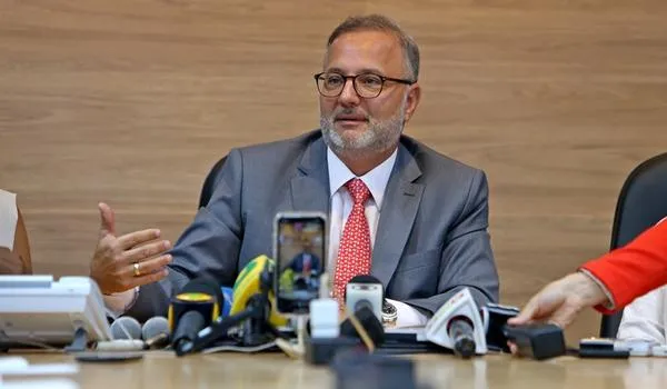 Fábio Vilas-Boas diz que STF criou "mecanismos de constrangimento" para pressionar vacinação no Brasil 