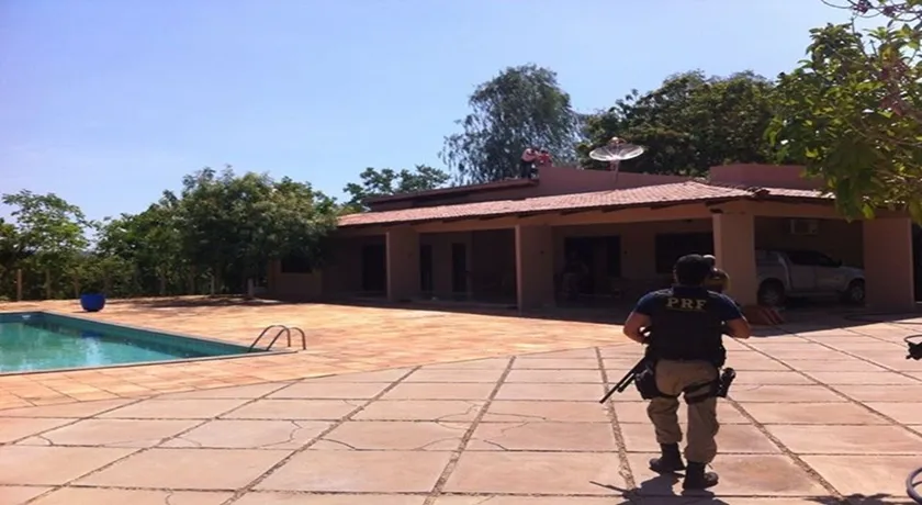 PRF frustra sequestro e resgata reféns pelo telhado no Oeste da Bahia