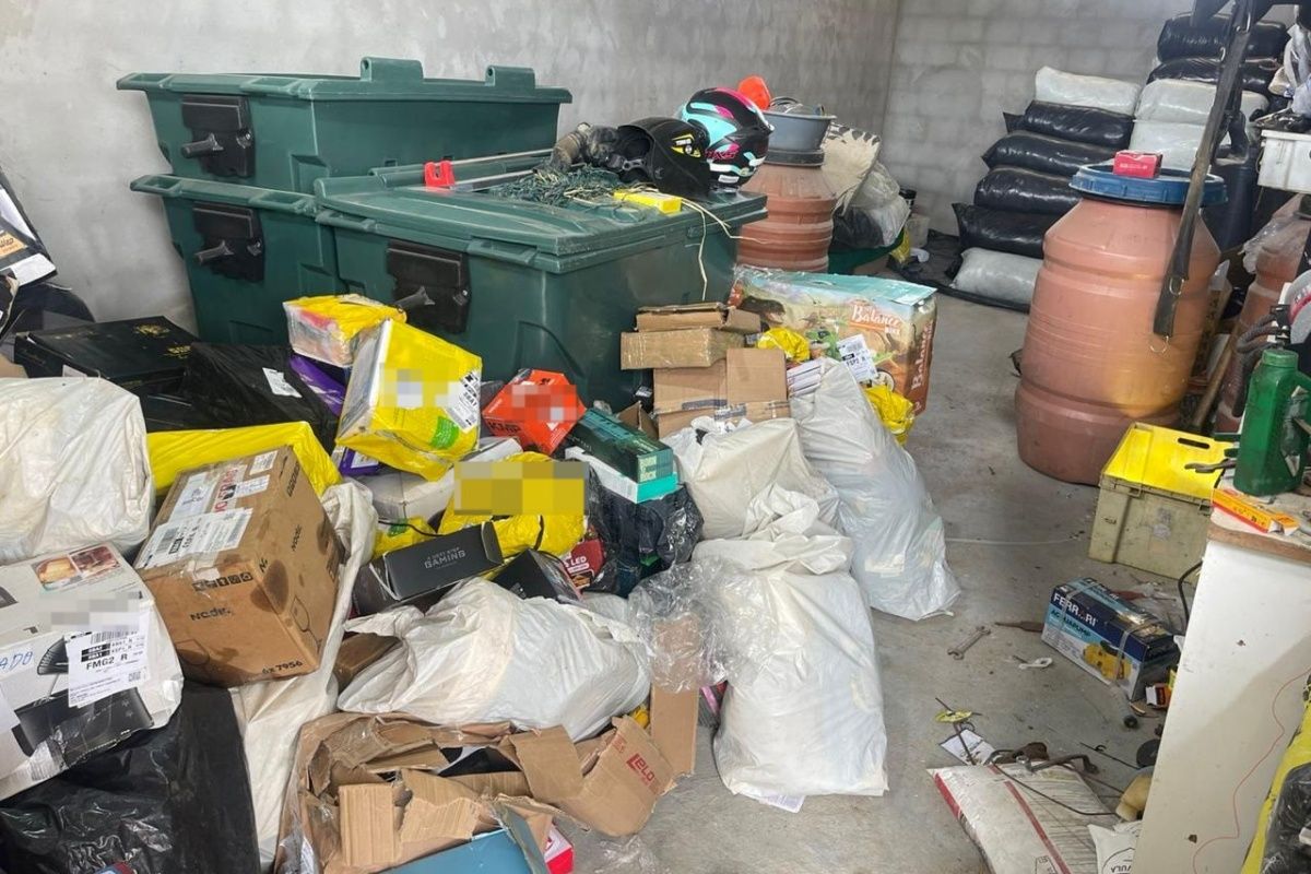 A carga avaliada em R$ 150 mil, recuperada pela Opera&ccedil;&atilde;o Cors&aacute;rio 116, foi roubada na quinta-feira, na BR 116. Foto:PCBA