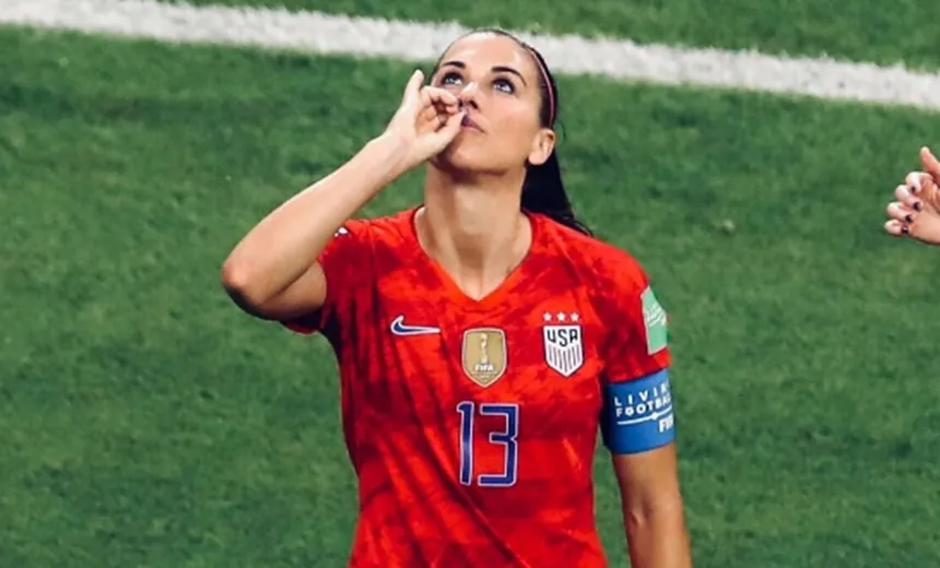 EUA batem Inglaterra e vão à final com gol de Morgan e defesa de pênalti