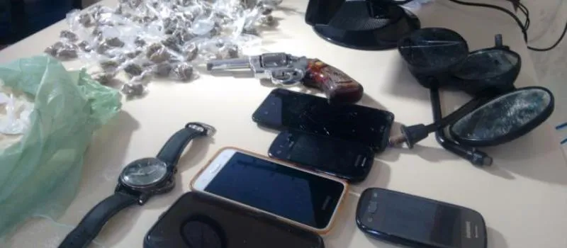 SE DEU MAL: Suspeito de assaltos é preso com arma e drogas em Feira de Santana