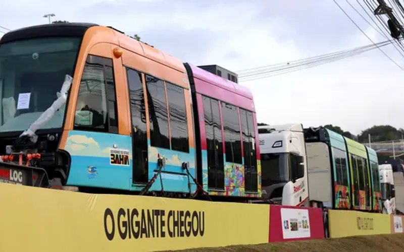 O Veículo Leve sobre Trilhos (VLT) de Salvador é considerado um projeto de grande importância para a cidade, com o objetivo principal de transformar a mobilidade urbana, especialmente na região do Subúrbio e da Cidade Baixa/Foto: Feijão Almeida/GOVBA