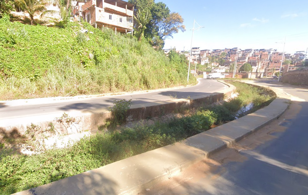 Ciclista foi atropelado por ônibus da Limpurb em Salvador. Foto: Google Street View