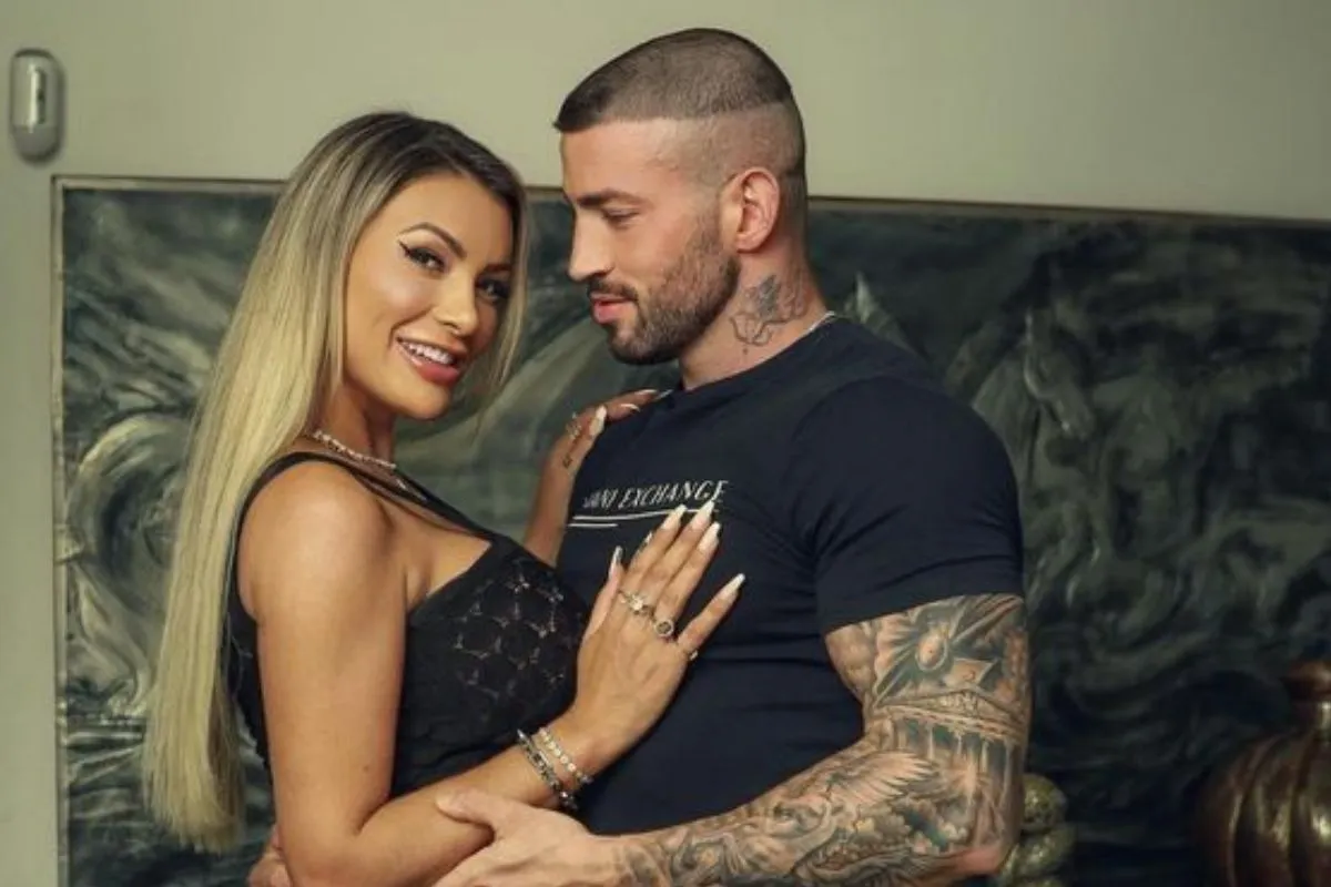 Ator espanhol que gravou com Andressa Urach casa completamente nu