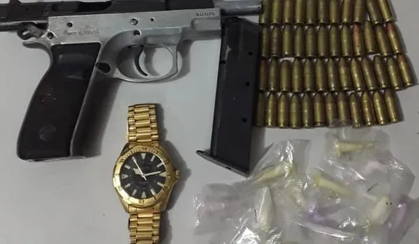  Homem é morto durante operação policial que apreendeu drogas, armas e celulares em três bairros de Salvador