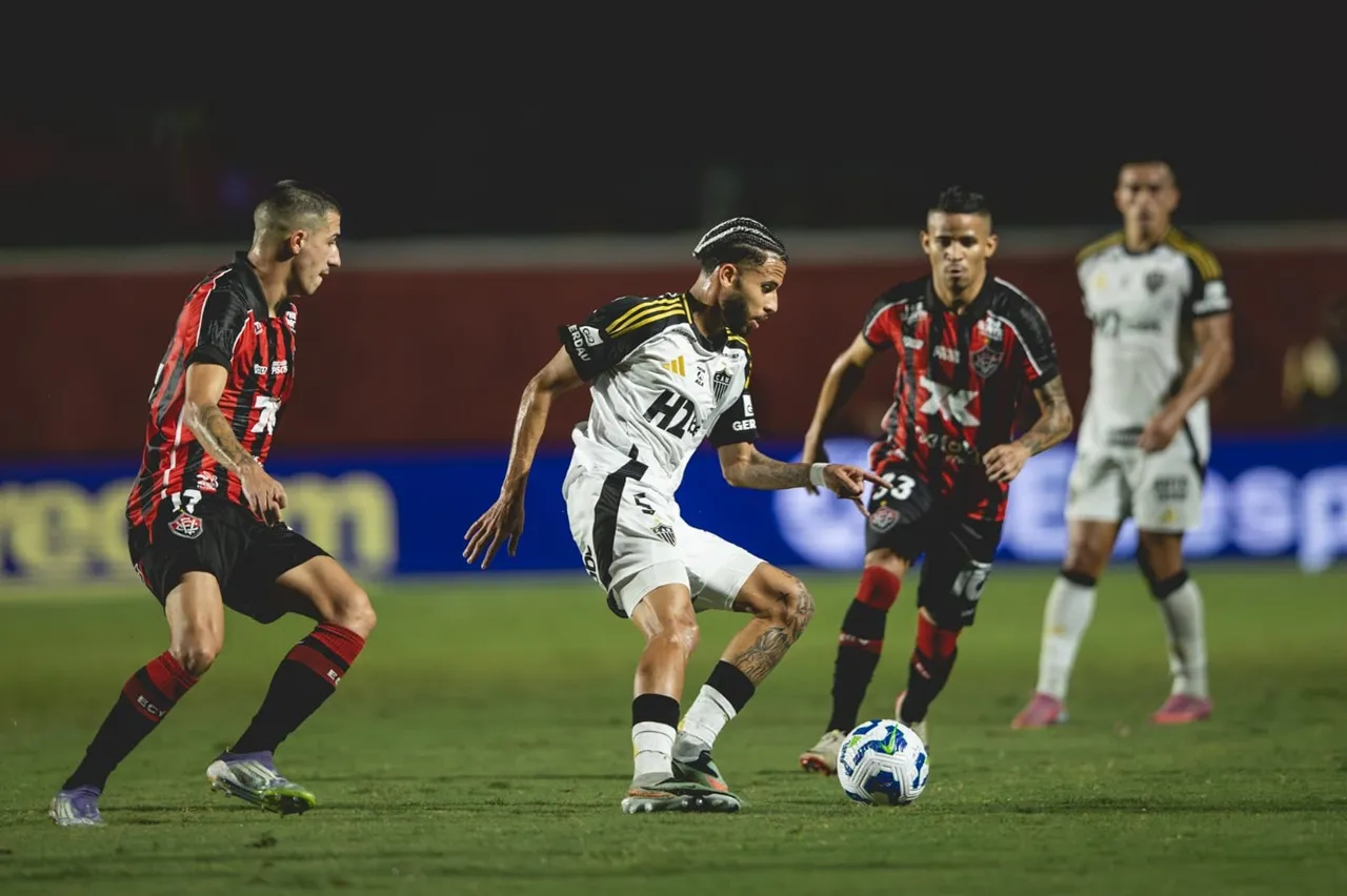 Vitória marca no início, segura pressão do Atlético-MG e deixa Z-4 do Brasileirão