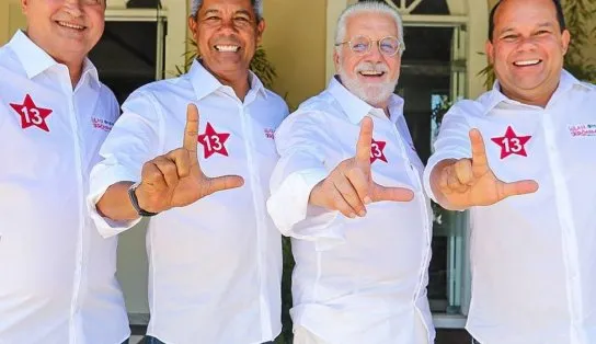 Acompanhado do governador, Jerônimo Rodrigues votou no bairro de Brotas, em Salvador