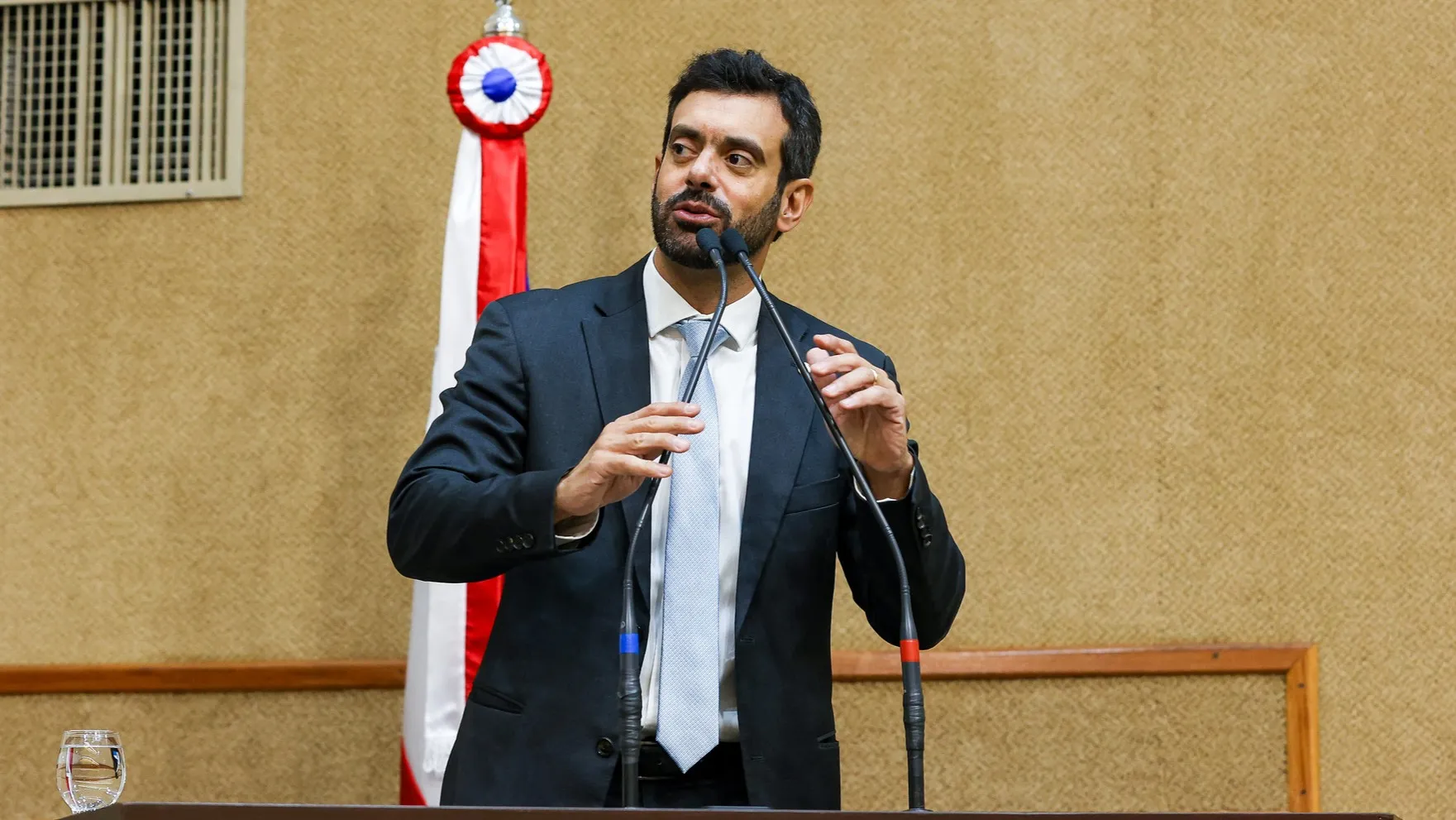 Tiago Correia solicita implantação de programas habitacionais em Pituaçu