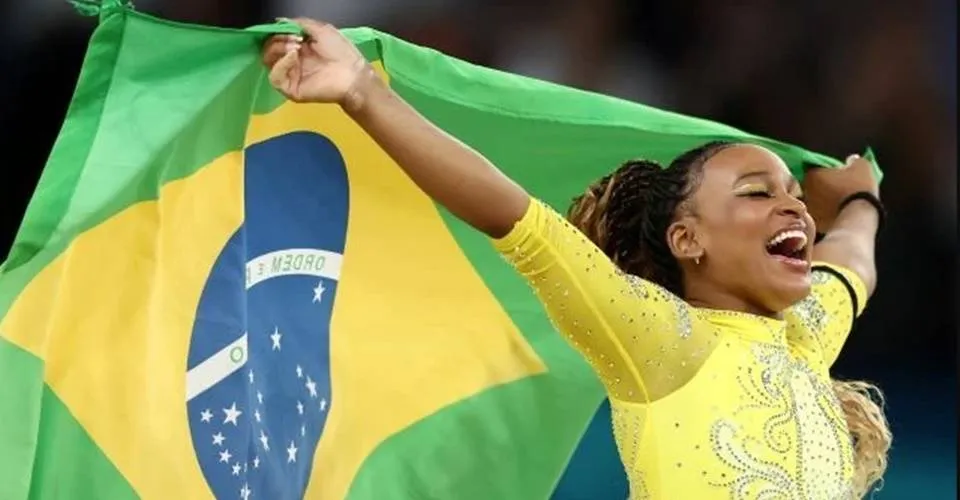 Rebeca Andrade anuncia aposentadoria do individual geral após segunda medalha de prata