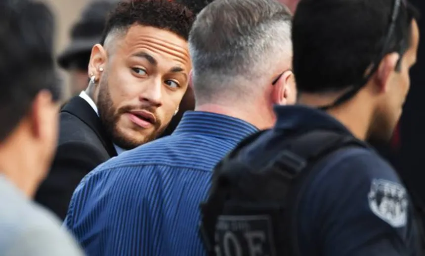 Em depoimento, Neymar nega ter feito sexo sem o consentimento de modelo. 'A verdade aparece cedo ou tarde'