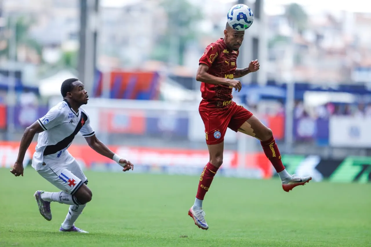 Em jogo com expulsões, Bahia vence Vasco na Fonte Nova