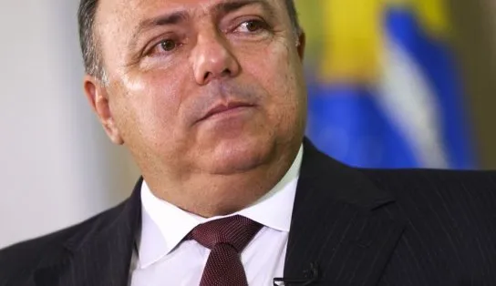 Ex-ministro Pazuello negociou doses da CoranaVac pelo triplo do preço com intermediários, diz jornal