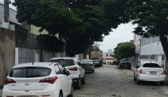VÍDEO: vítima de tentativa de assalto, homem acompanhado de criança, reage e escapa ileso após arma falhar em Salvador