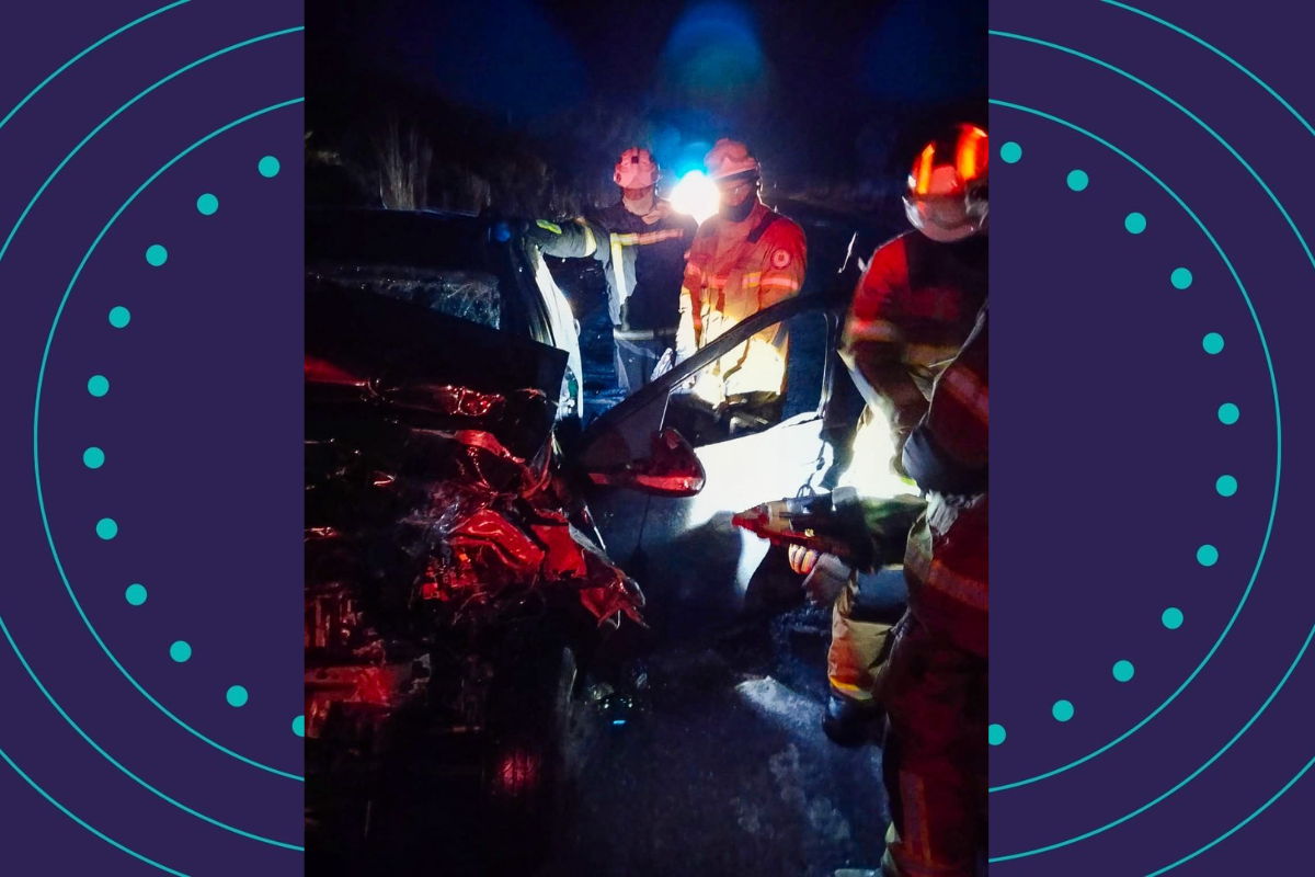 Colis&atilde;o entre carreta e ve&iacute;culo deixa uma pessoa morta em Crist&oacute;polis. Foto: Reprodu&ccedil;&atilde;o Corpo de Bombeiros