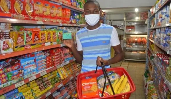 Estudantes baianos recebem quarta parcela do vale-alimentação nesta segunda-feira