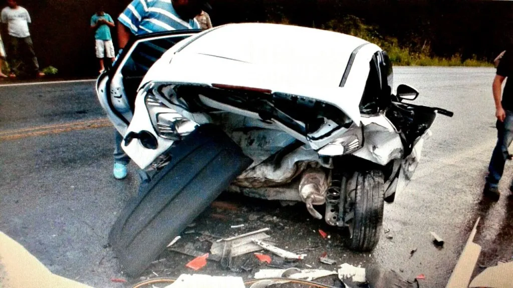 Taxista morre e outras cinco pessoas ficam feridas em acidente na BR-101