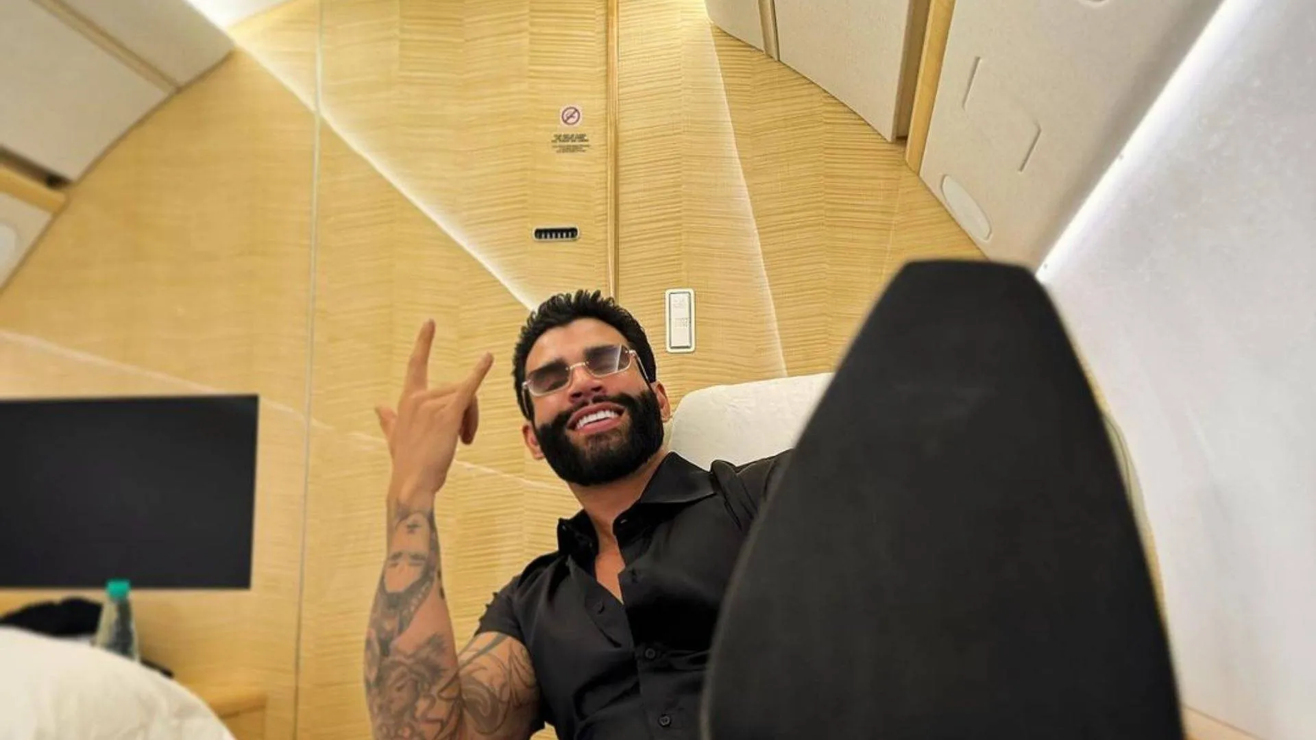 Assessoria de Gusttavo Lima diz que avião apreendido já havia sido vendido pelo cantor