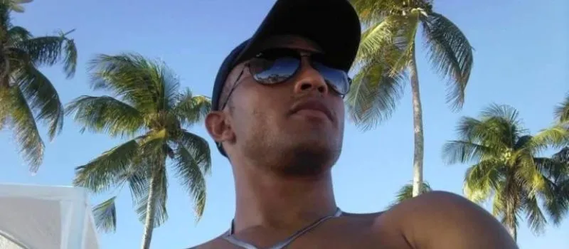 SIMÕES FILHO: Rodoviário e líder comunitário é morto a tiros dentro de carro porta de casa