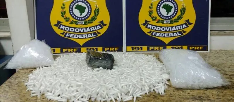 CONQUISTA: PRF apreende mais de 2 mil pinos de cocaína em ônibus que seguia para Petrolina
