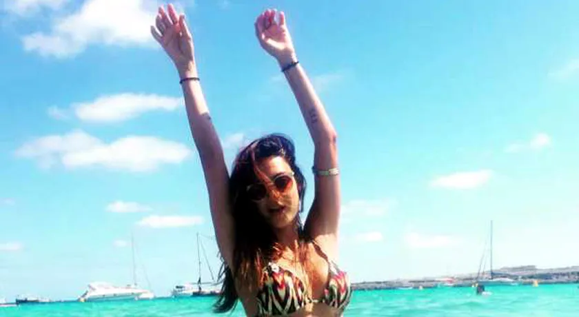 Thaila Ayala posa de biquíni e fã pede: “casa comigo?”