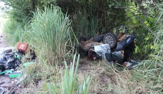 Cinco morrem após batida que envolveu quatro carros na BR-101, em Eunápolis 