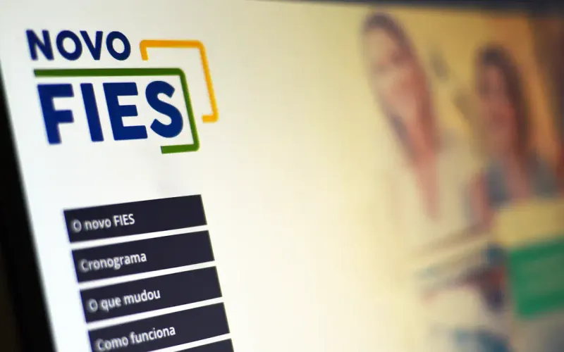 O programa do governo federal financia as mensalidades da faculdade, permitindo que o estudante comece a pagar a d&iacute;vida apenas ap&oacute;s concluir o curso/Foto: Marcello Casal Jr/ Ag&ecirc;ncia Brasil