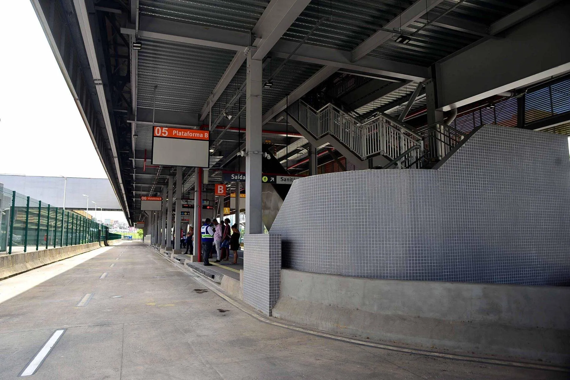 Obras do BRT comprometem tubulações de esgoto em Salvador, denuncia vereador