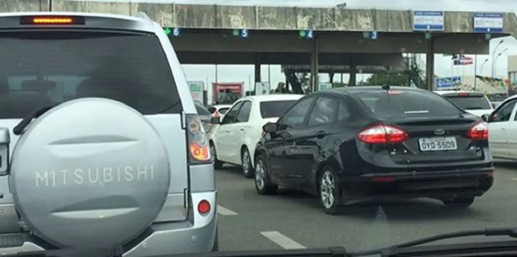LITORAL NORTE: Retorno do ‘feriadão’ tem fluxo intenso de veículos na Linha Verde e Estrada do Coco
