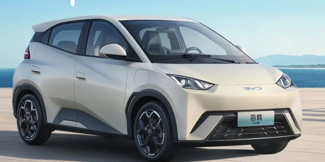 Até julho de 2025, o BYD Dolphin Mini foi o carro elétrico mais emplacado no Brasil (35 mil unidades). Foto: Divulgação / BYD