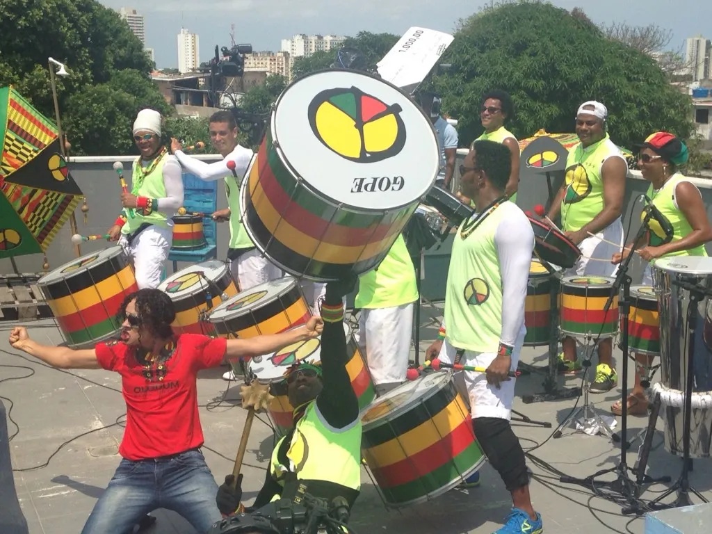 “Cachê do Olodum não está definido”, dizem artistas sobre desfile sem cordas; Governador nega altos valores de Ivete e Bell