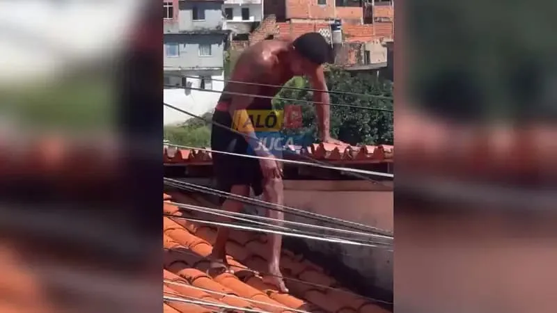 VÍDEO: Homem tenta matar jovem, arma falha e acaba agredido por vizinhos em Salvador