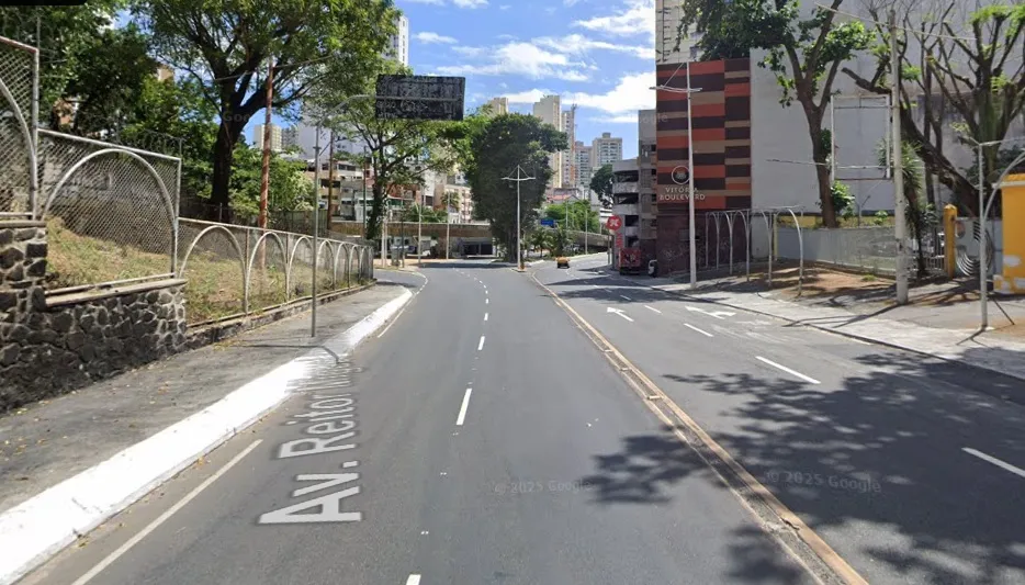 Mulher morre após ser atropelada por carro no Vale do Canela, em Salvador