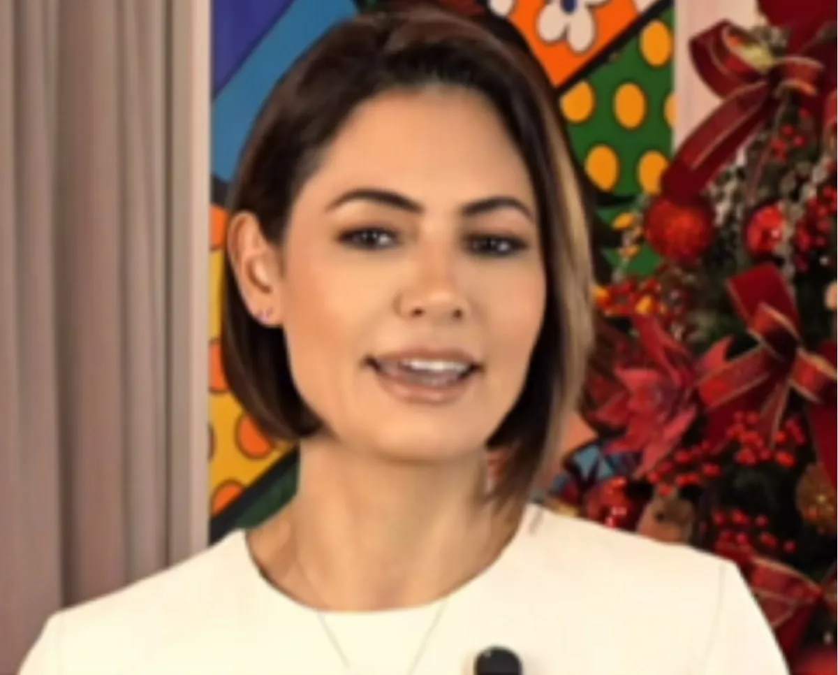 Cirurgia de Jair Bolsonaro foi finalizada 'com sucesso', diz Michelle