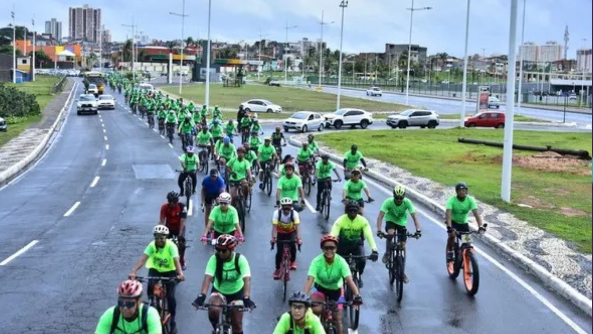 Participando do Pedal da Cidade, ciclistas comemoram 477 Anos de Salvador. Foto: Alexandre Dias | Saltur