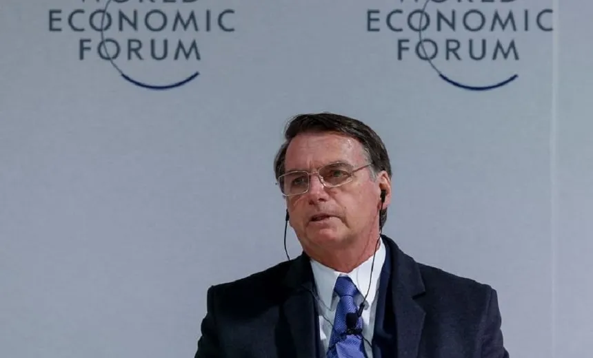 Após participação no Fórum Mundial, Bolsonaro passa por cirurgia no domingo