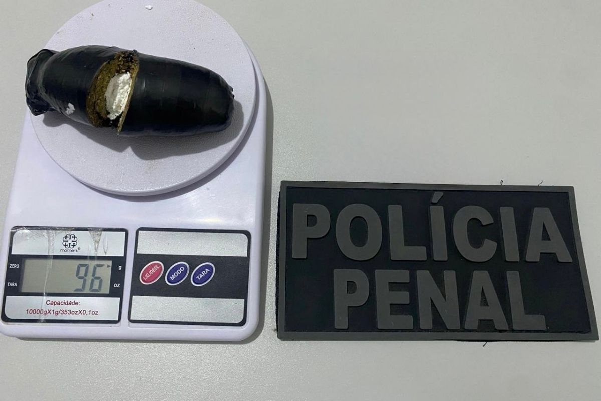 A mulher foi flagrada com 92g de maconha escondida nas partes íntimas, no momento em que tentava entrar no Presídio de Lauro de Freitas. Foto: Ascom/Seap