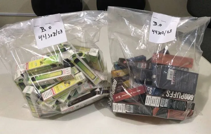 Cigarros eletrônicos que seriam vendidos em festival de música são apreendidos
