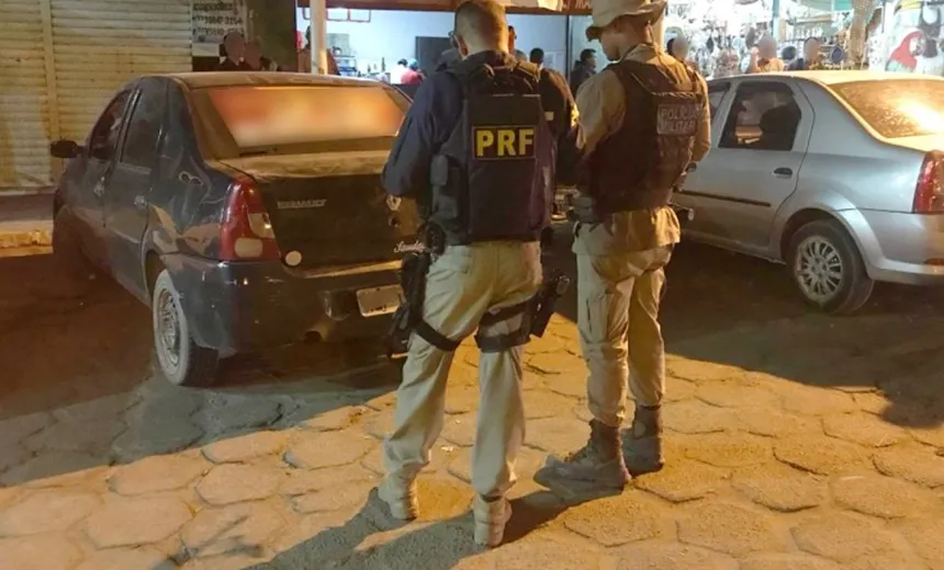 Carro com cerca de R$ 300 mil em multas é apreendido pela PRF na Bahia