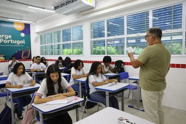 Professores devem ser remunerados por recreios e intervalos entre aulas