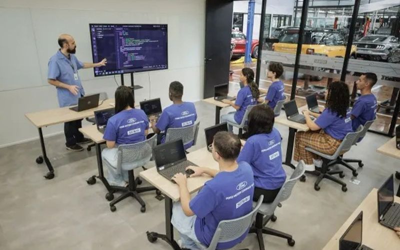 A Ford est&aacute; oferecendo 80 vagas gratuitas para forma&ccedil;&atilde;o em tecnologia atrav&eacute;s do programa Ford Enter/Foto: Divulga&ccedil;&atilde;o/Ford Enter